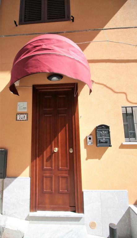 モンレアーレ La Rosatea Bed & Breakfast エクステリア 写真