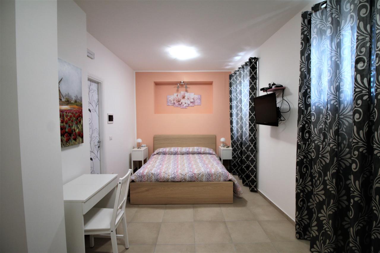 モンレアーレ La Rosatea Bed & Breakfast エクステリア 写真