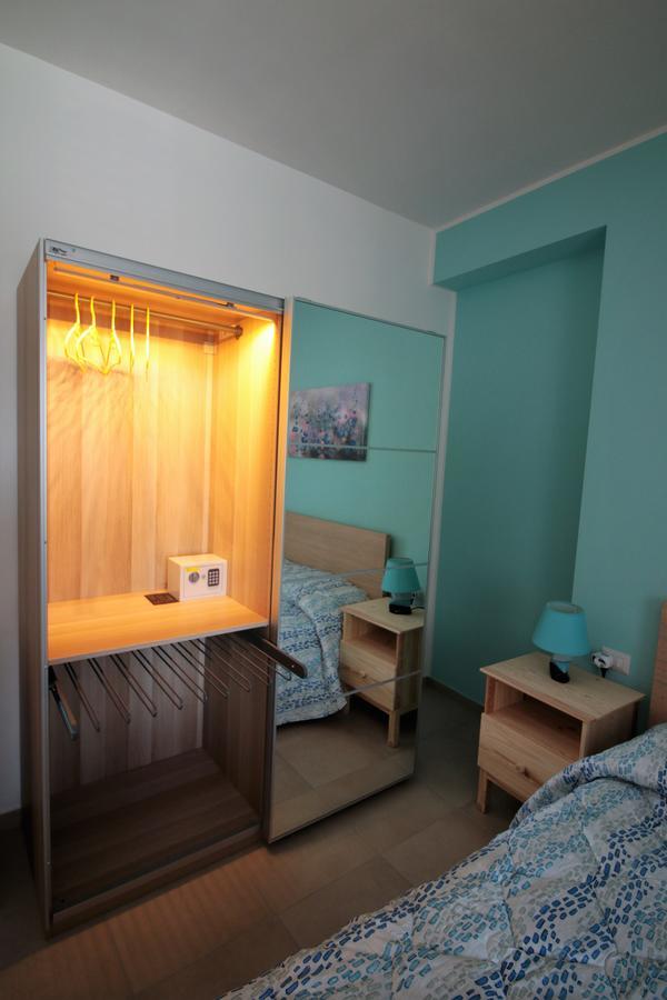 モンレアーレ La Rosatea Bed & Breakfast エクステリア 写真